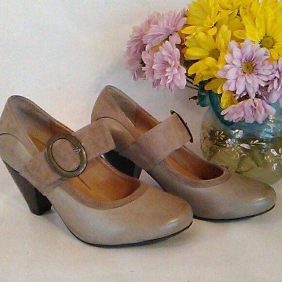 Chocolate Blu Taupe Leather Heels - Picture 1 of 12